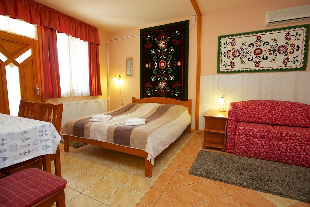 Royal Apartman Hajduszoboszlo Bagian luar foto