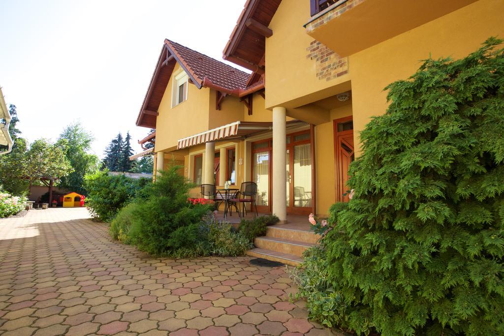 Royal Apartman Hajduszoboszlo Bagian luar foto