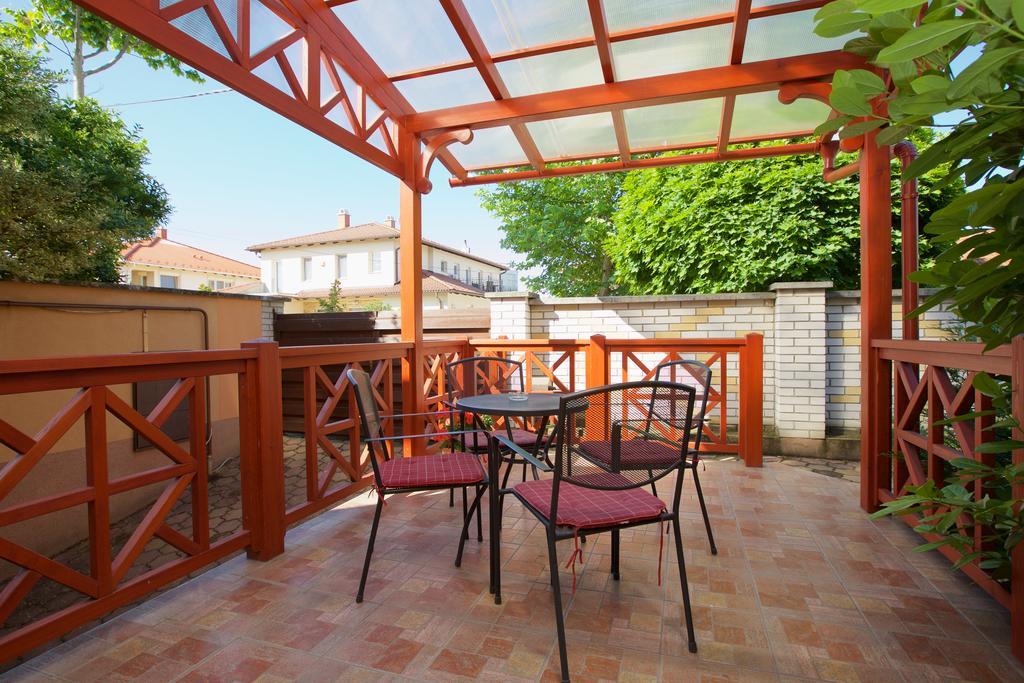 Royal Apartman Hajduszoboszlo Bagian luar foto