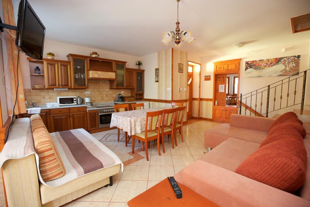 Royal Apartman Hajduszoboszlo Bagian luar foto