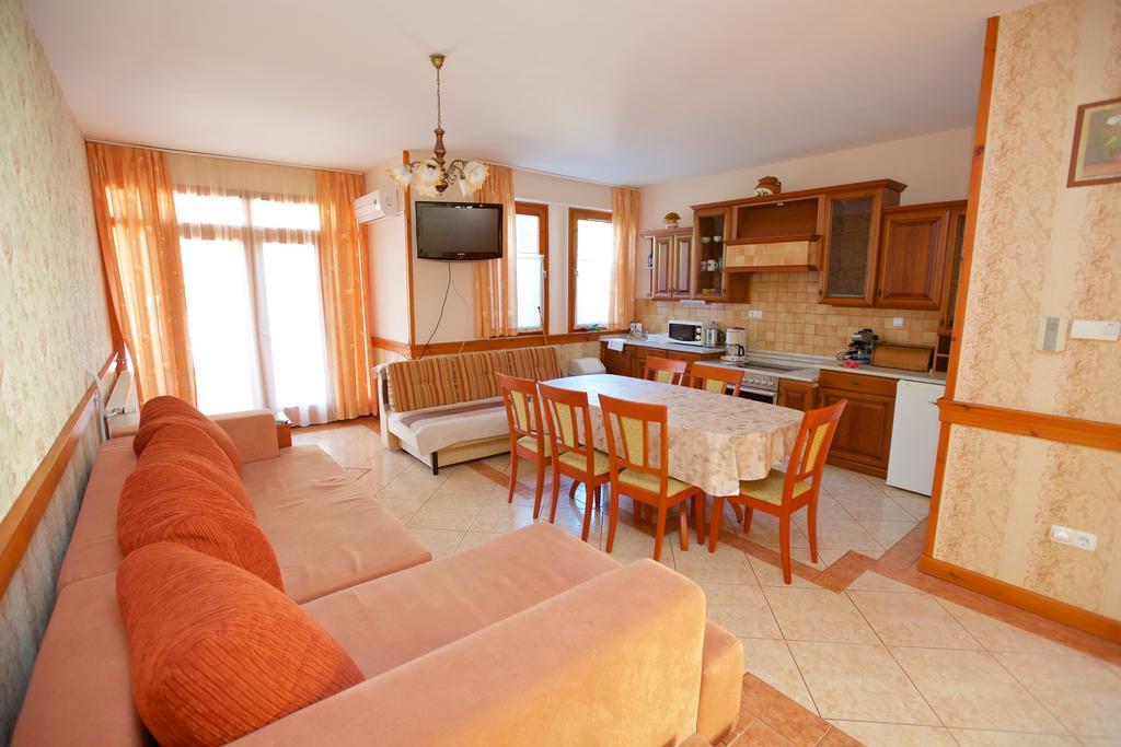 Royal Apartman Hajduszoboszlo Bagian luar foto