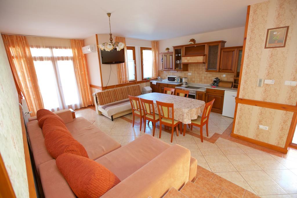 Royal Apartman Hajduszoboszlo Bagian luar foto